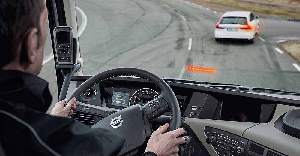 Volvo-collision-alert.jpg