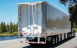 trailer with aero devices trailer with aero devices