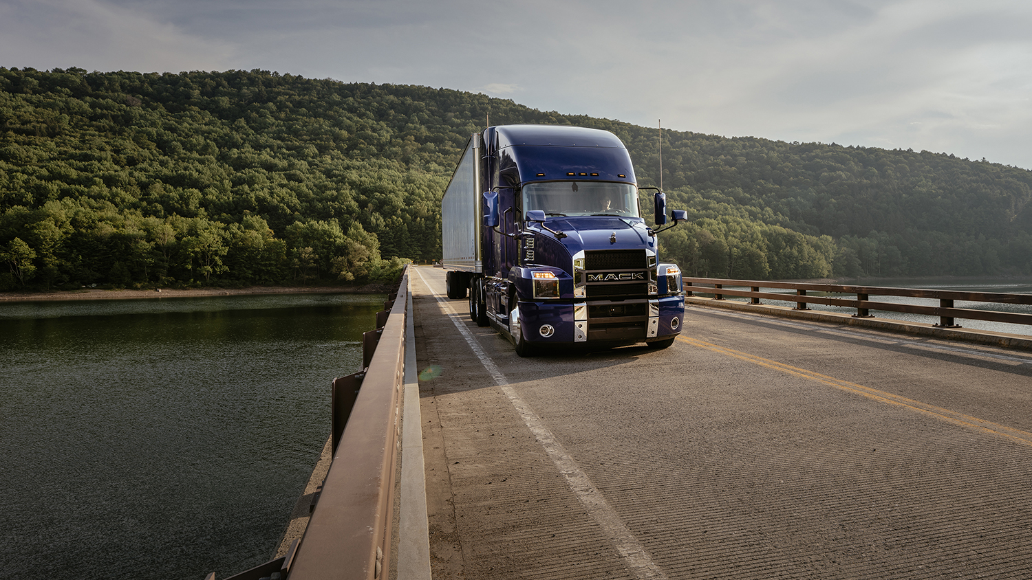 Mack Anthem Command Steer