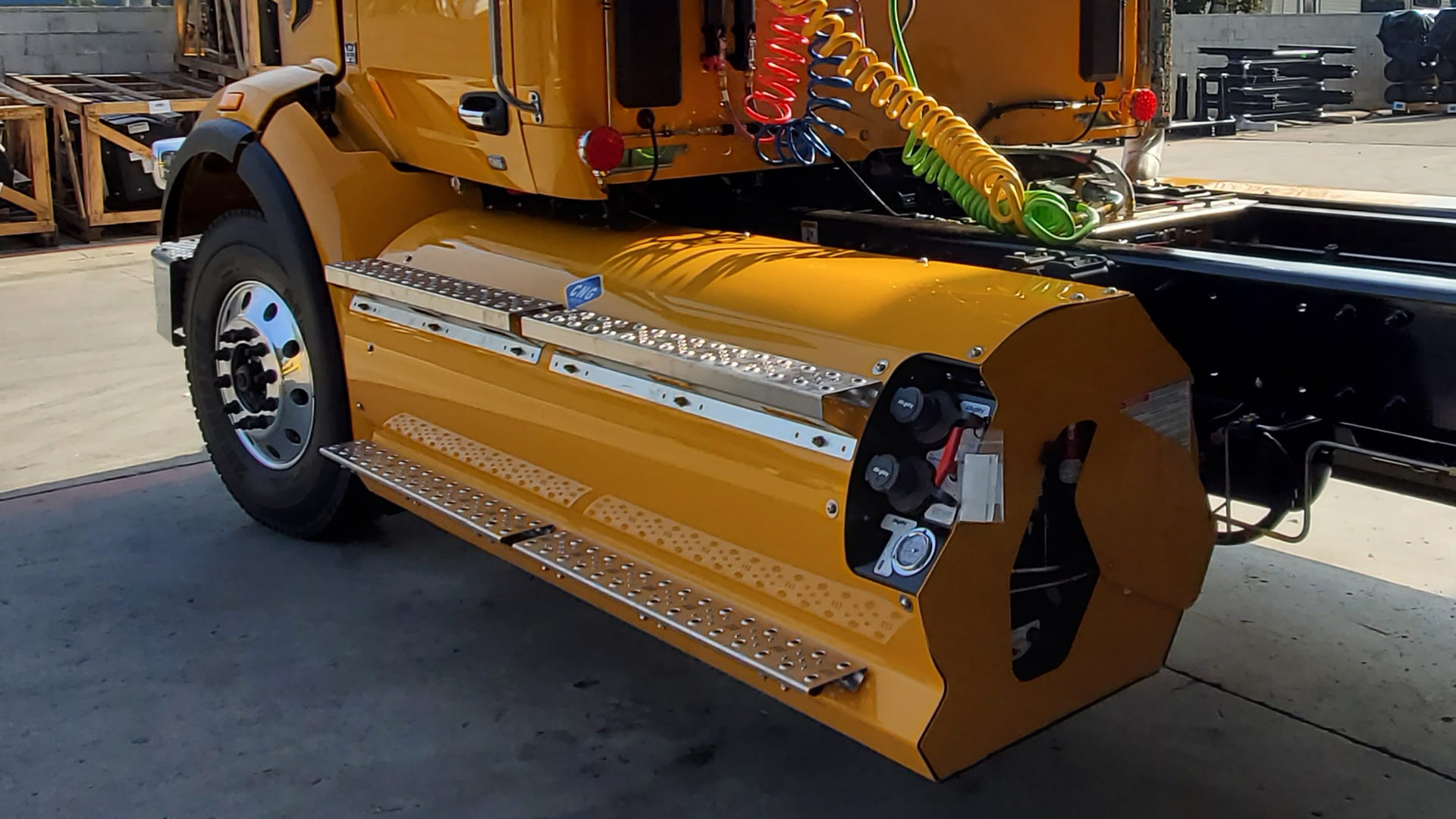 From Fo Agility Fuel Solutions Pro Rail45 Gen5 Peterbilt567 Hero Web 5ecfef6ac02ea 5ed3a7da1ab70