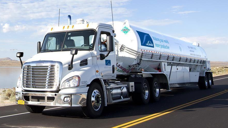 Linde Us Bulk Trailer Truck Delivering Gases 2 5faeac4d2eb7f