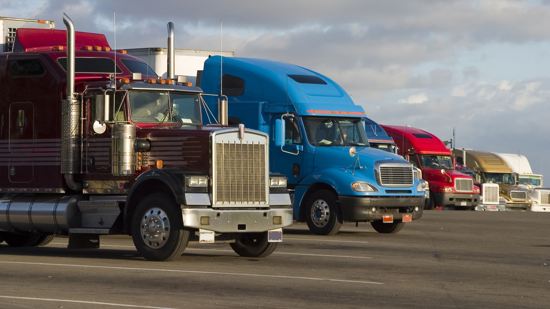 Trucks Rest Stop Aaron Kohr Dreamstime 5f96cc299d60d 5fa580242b0ca