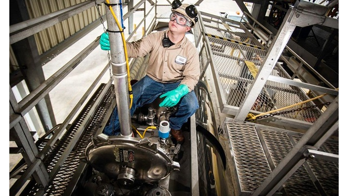 Bulktransporter 7182 A Psc Loader Monitors A Truck Loading Operation 5fdb8519e2bb8