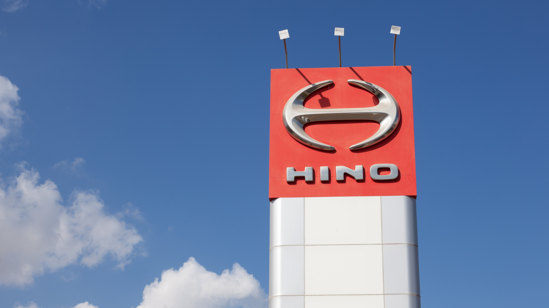 Hino Trucks Typhoonski Dreamstime 604fce9913a10 6054c4d16bd38