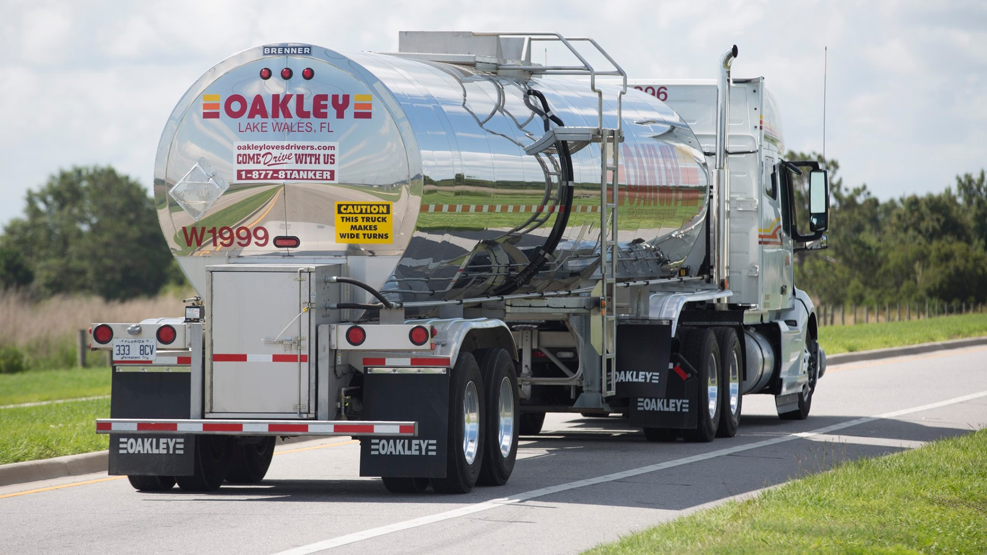 Oakley Truck Facebook 60a520b79fde5
