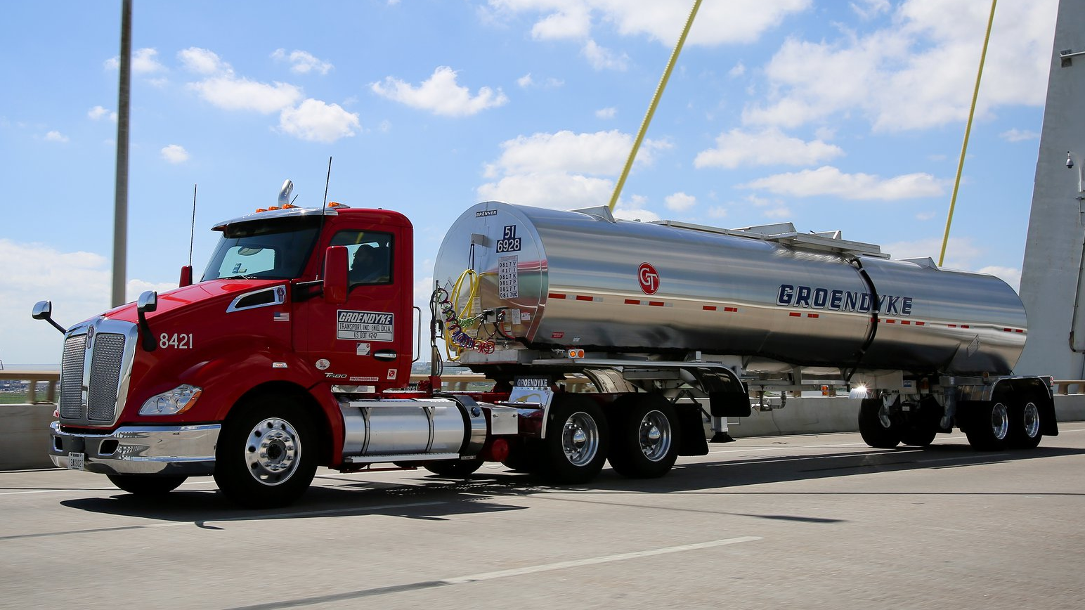 Groendyke Facebook Truck 60b8dd028ff9b