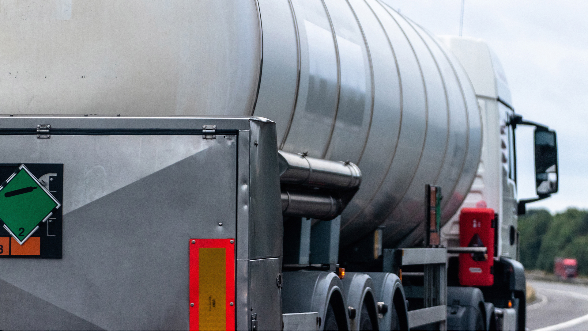 Regulations require tank trucks that haul foodgrade oils to be thoroughly washed out before any new product is introduced. So facilities that clean tank trucks must find cost-effective water treatment solutions to remove residual oil in wash water.