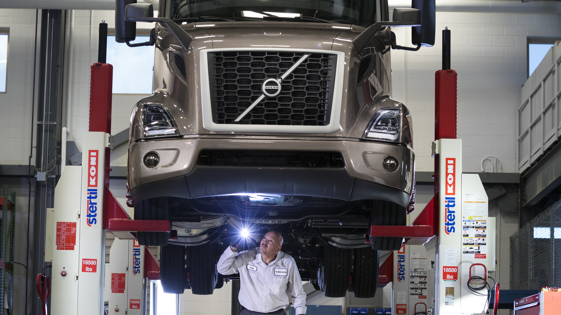 Volvo Trucks Service Technician Maintenance 60fae319c94b8 60fae4d1666e2 60fb20675dfde