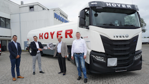 Schluesseluebergabe Neuster Cng Truck C Hoyer Group