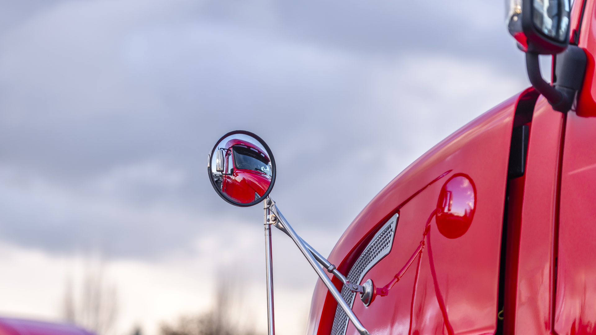 Semi Truck Side Mirror 143110058 Vitpho Dreamstime 619e52f61df7c