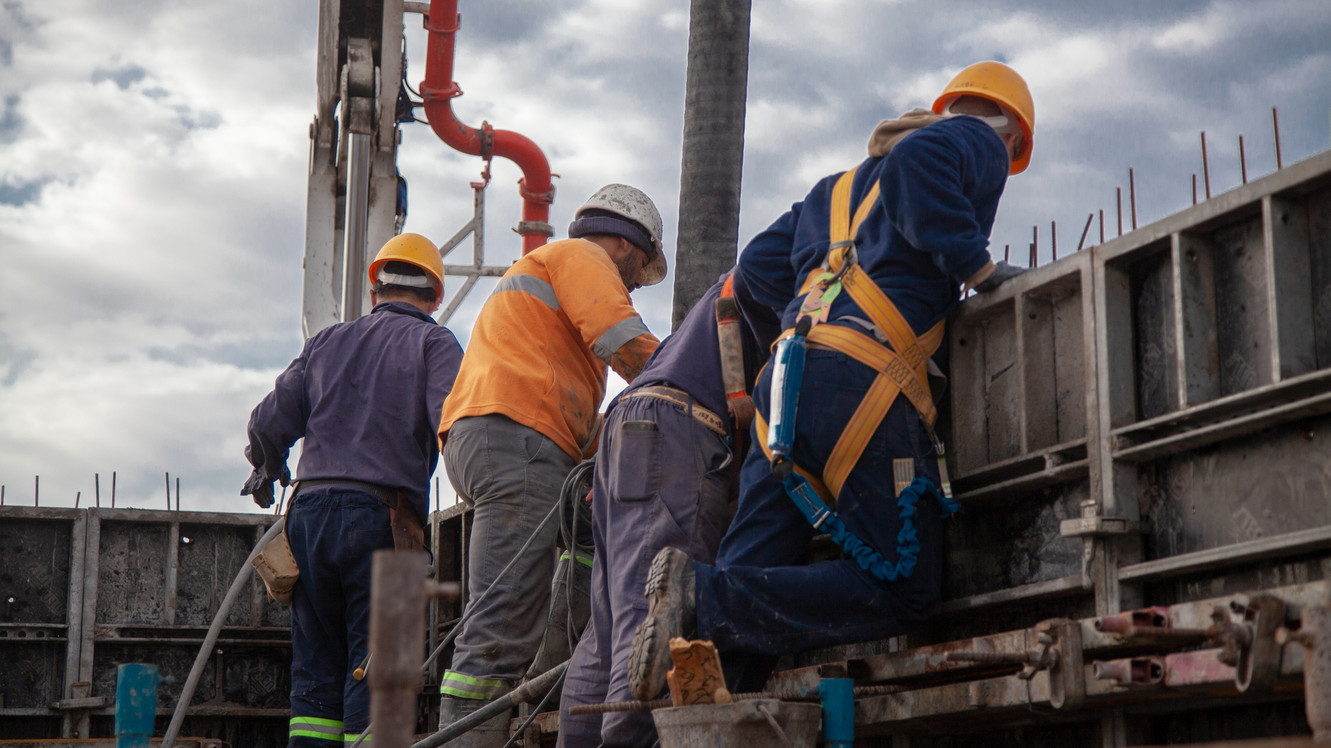 Construction Workers 6645247 61a8e201515d2