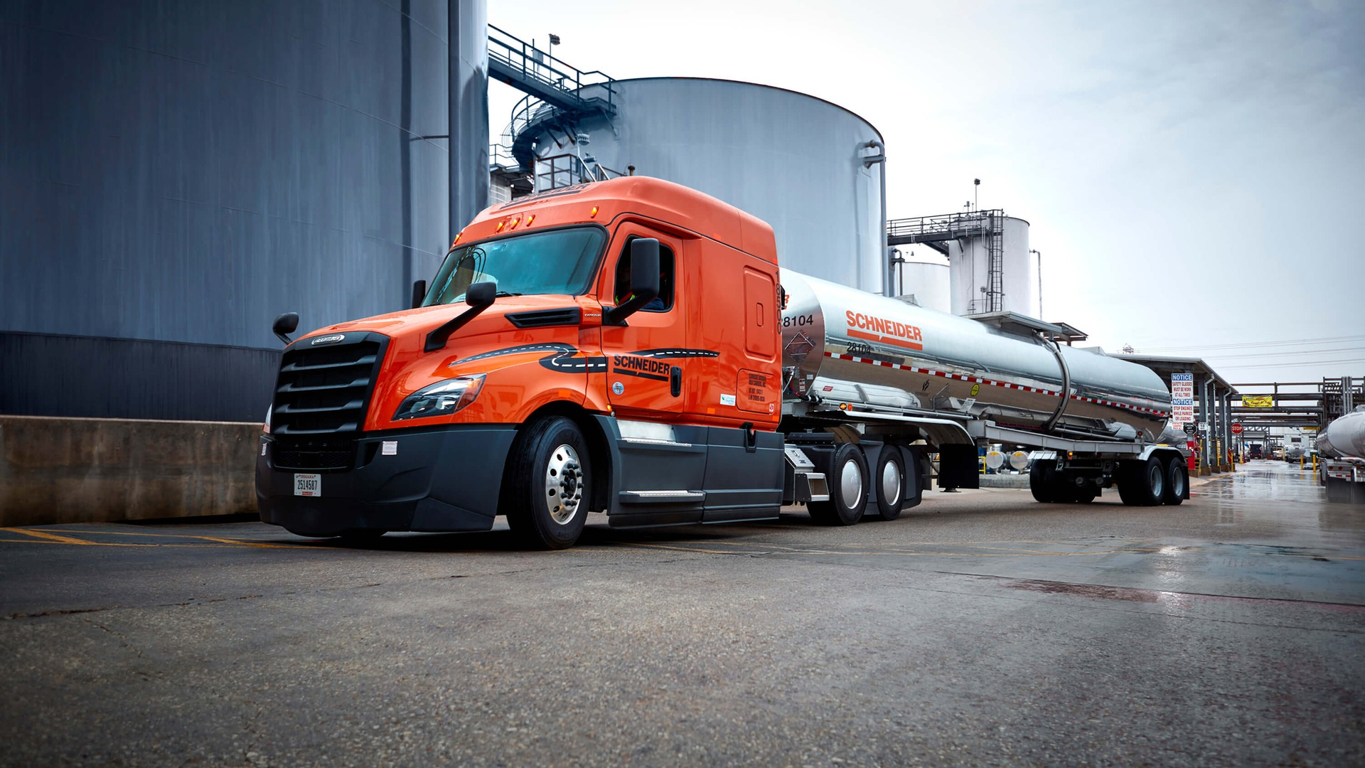 Schneider Tank Truck 62f125fc4d039