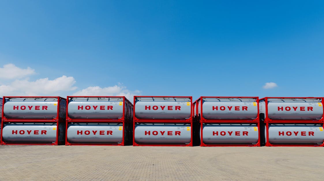 Hoyer plans to update fleet with 3,000 new tank containers