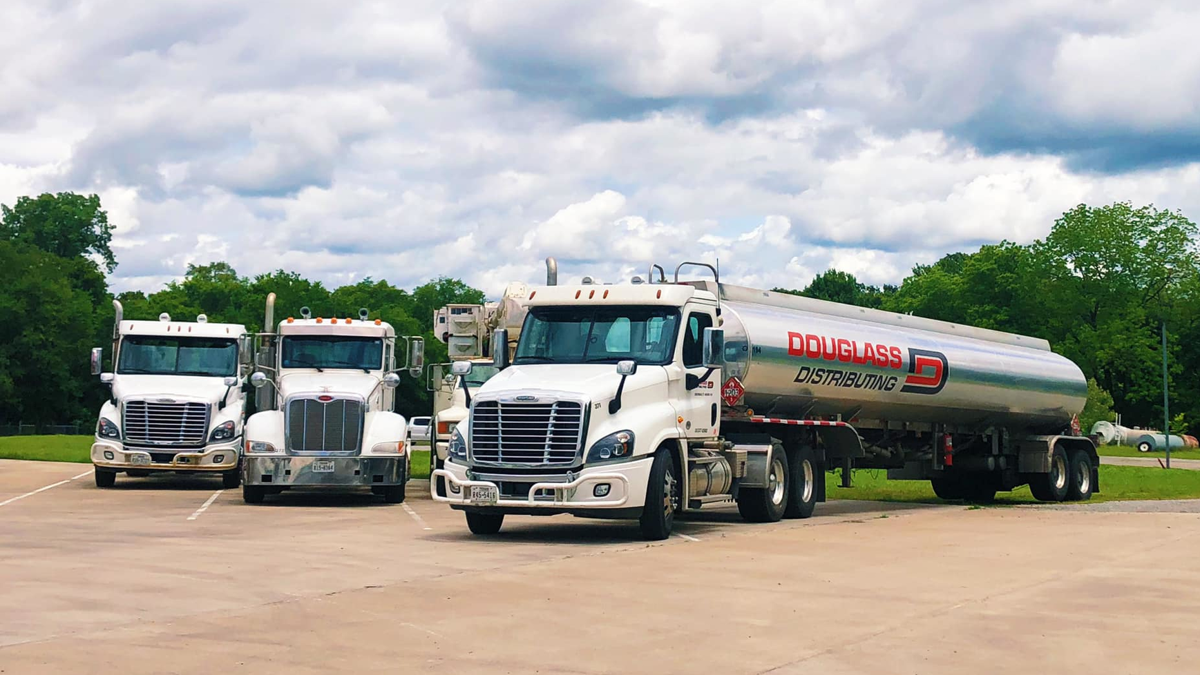 Douglass Distributing Trucks 6542523dc8963