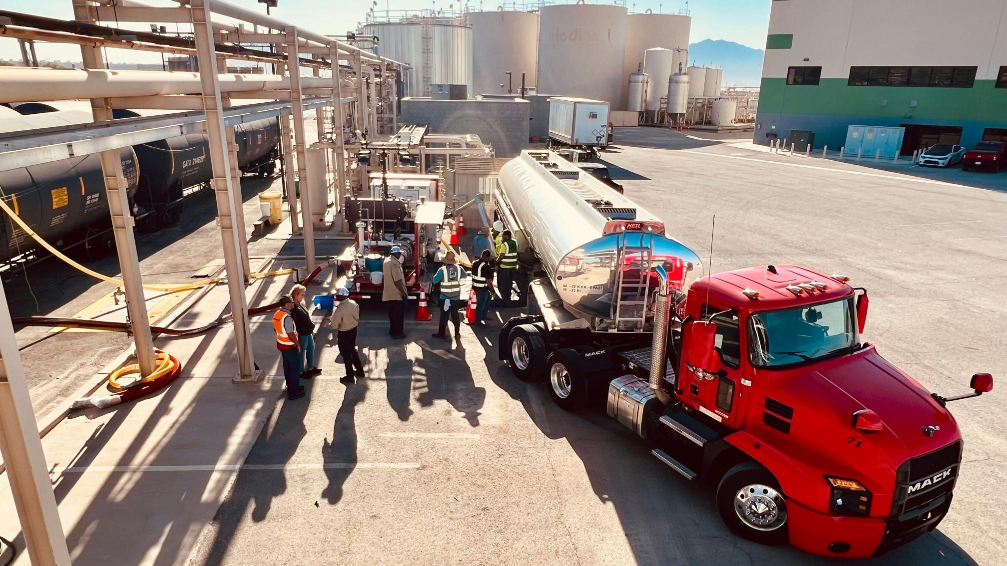 6596c1586a8396001e7075ca Usenergyandstrataflexjetfueltransloading