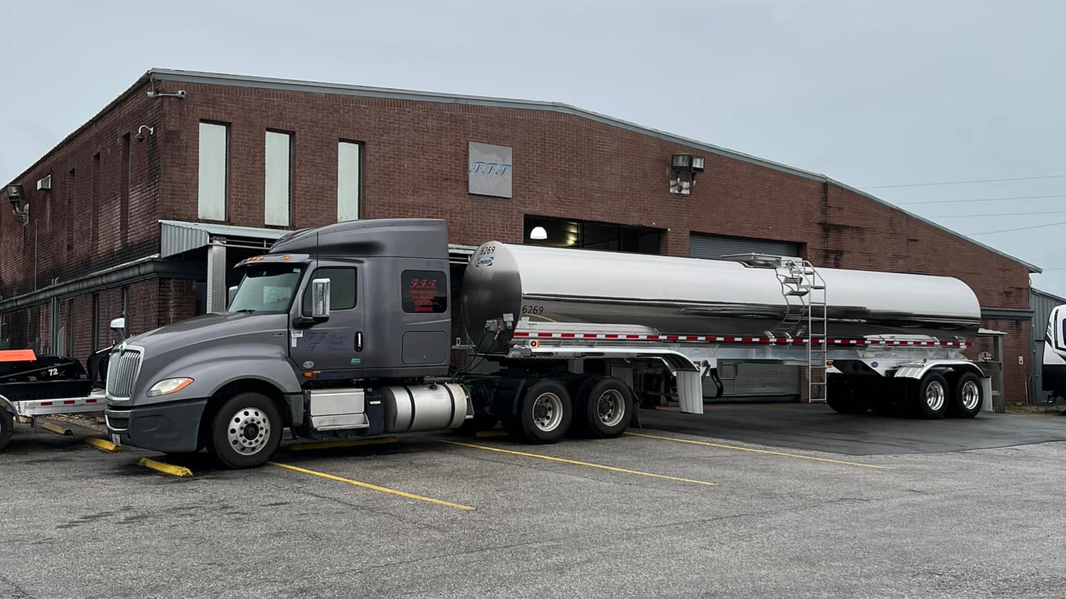 659ea08906f57e001e4b1c0b Florida Food Tankers Truck