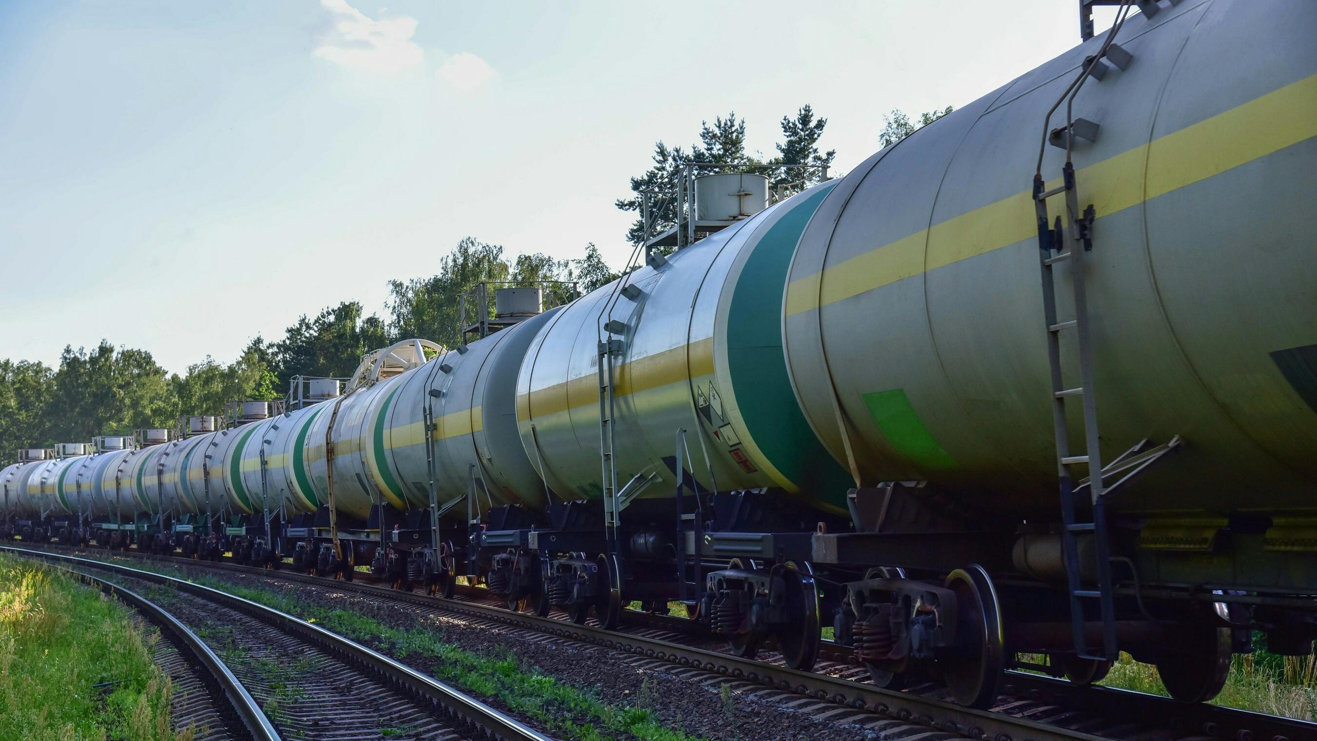 65e86e4e7a805d001f6e9e1e Univar Rail Image 002 Univar Solutions Llc