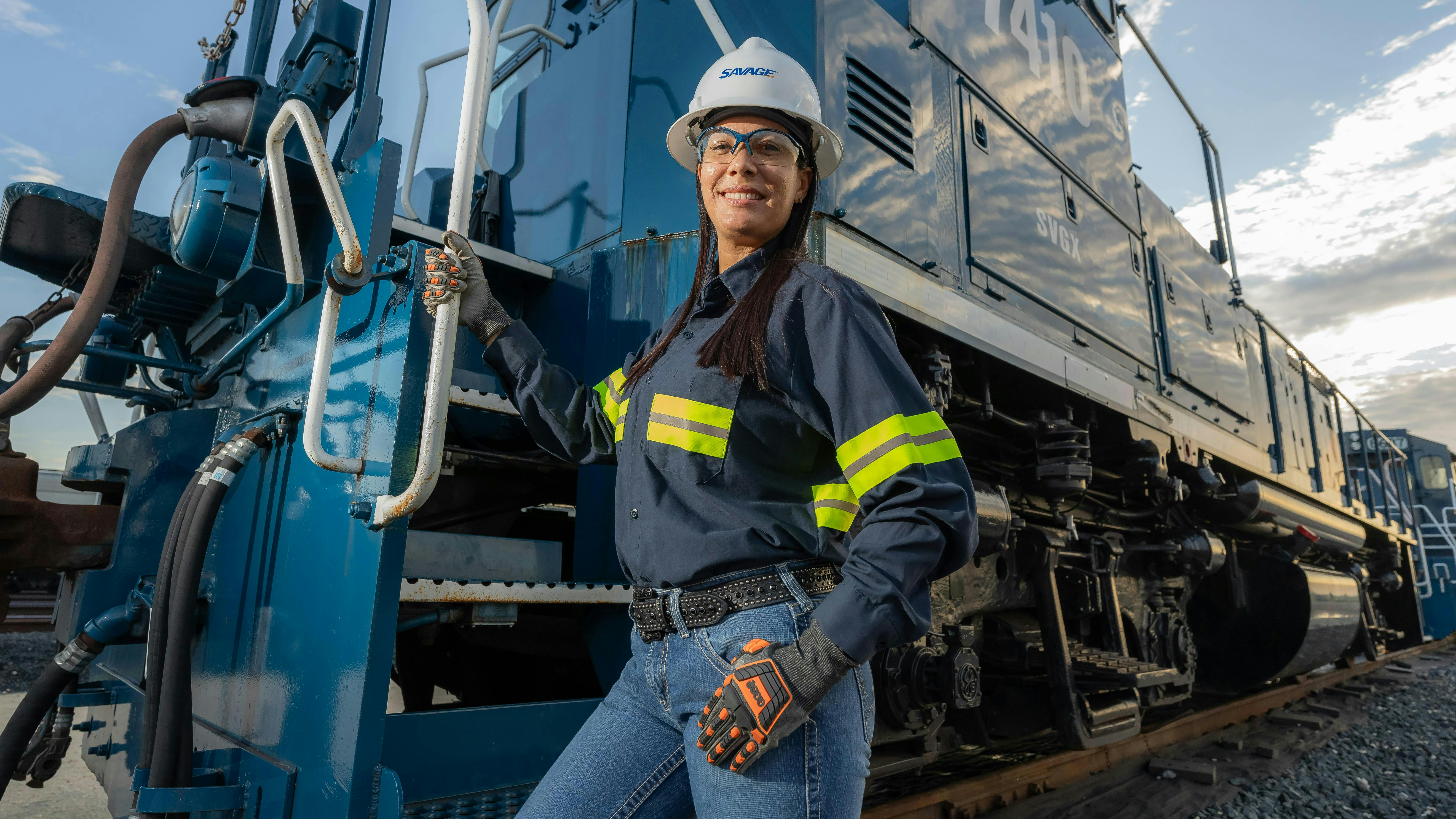 66033d77dcb6bb001ee02c3f Savageteammemberandlocomotive