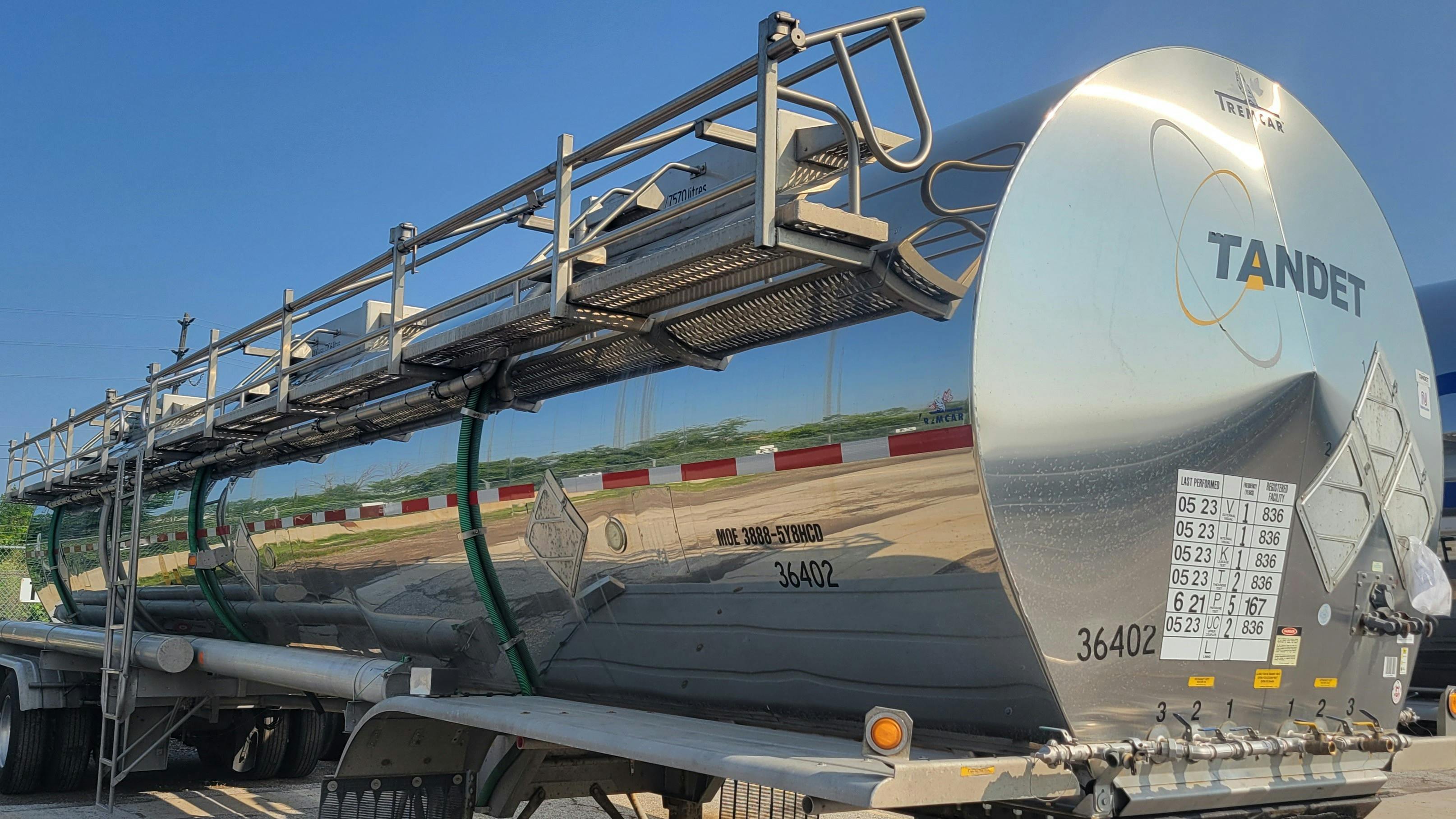 661fd102d1495d001e113680 Tandet Tank Trailer 1