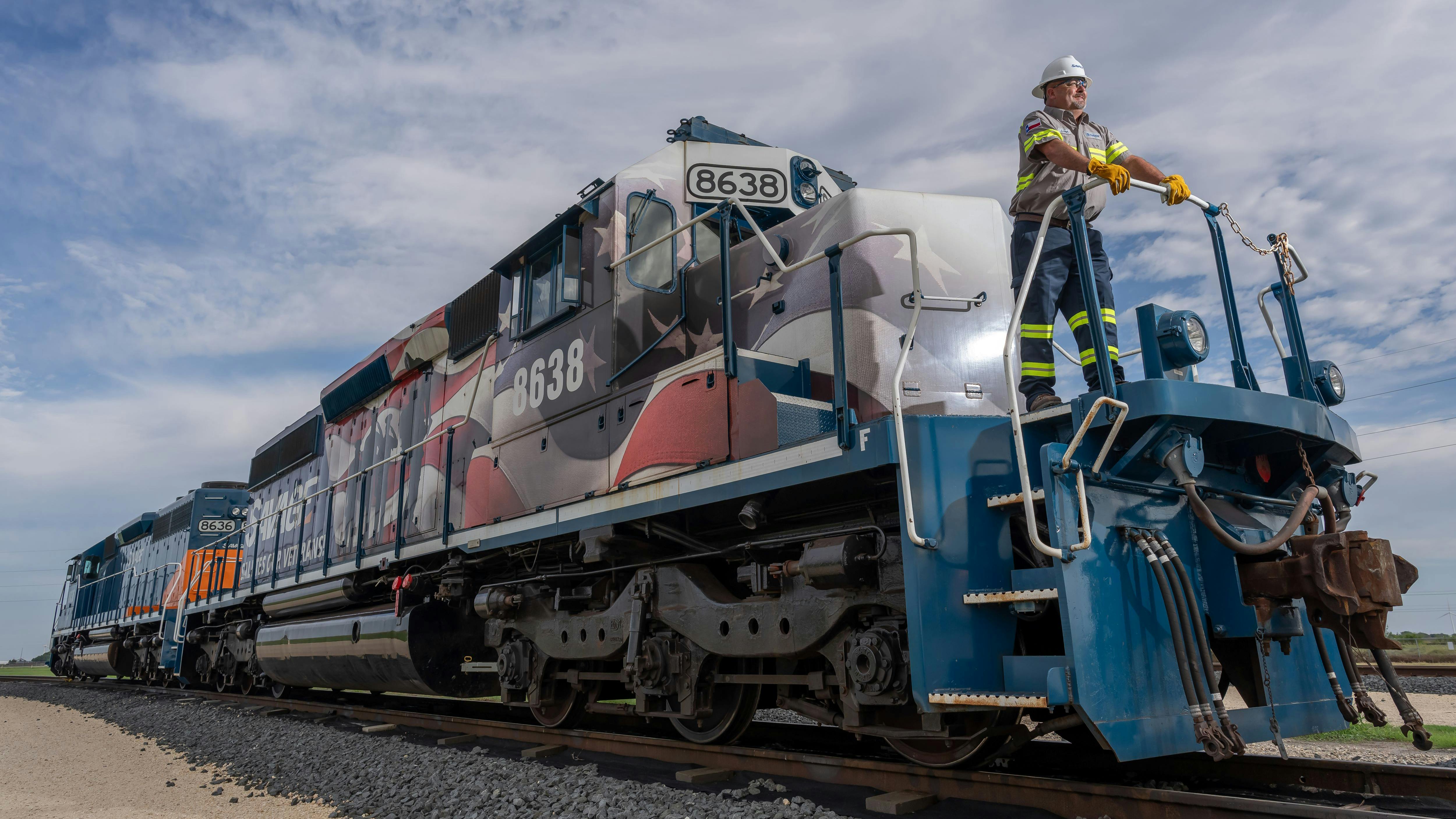 66bc9f2b97da7361a4251006 Savage Rail Photo 0824