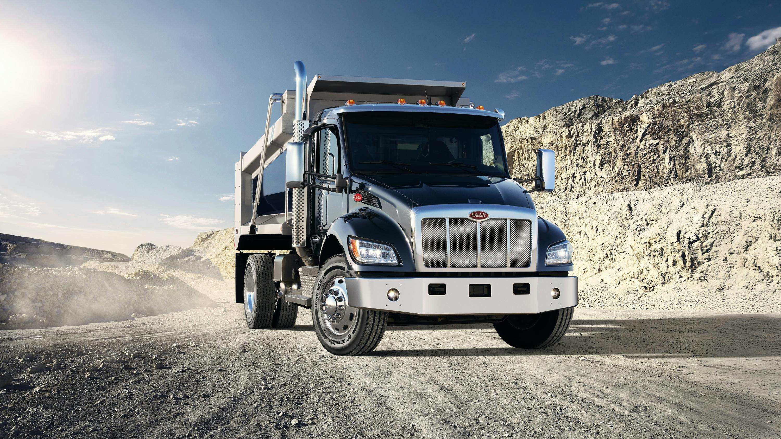 67ceed93b019ee15d426e2d2 Peterbilt Announces New Led Headlight Availability