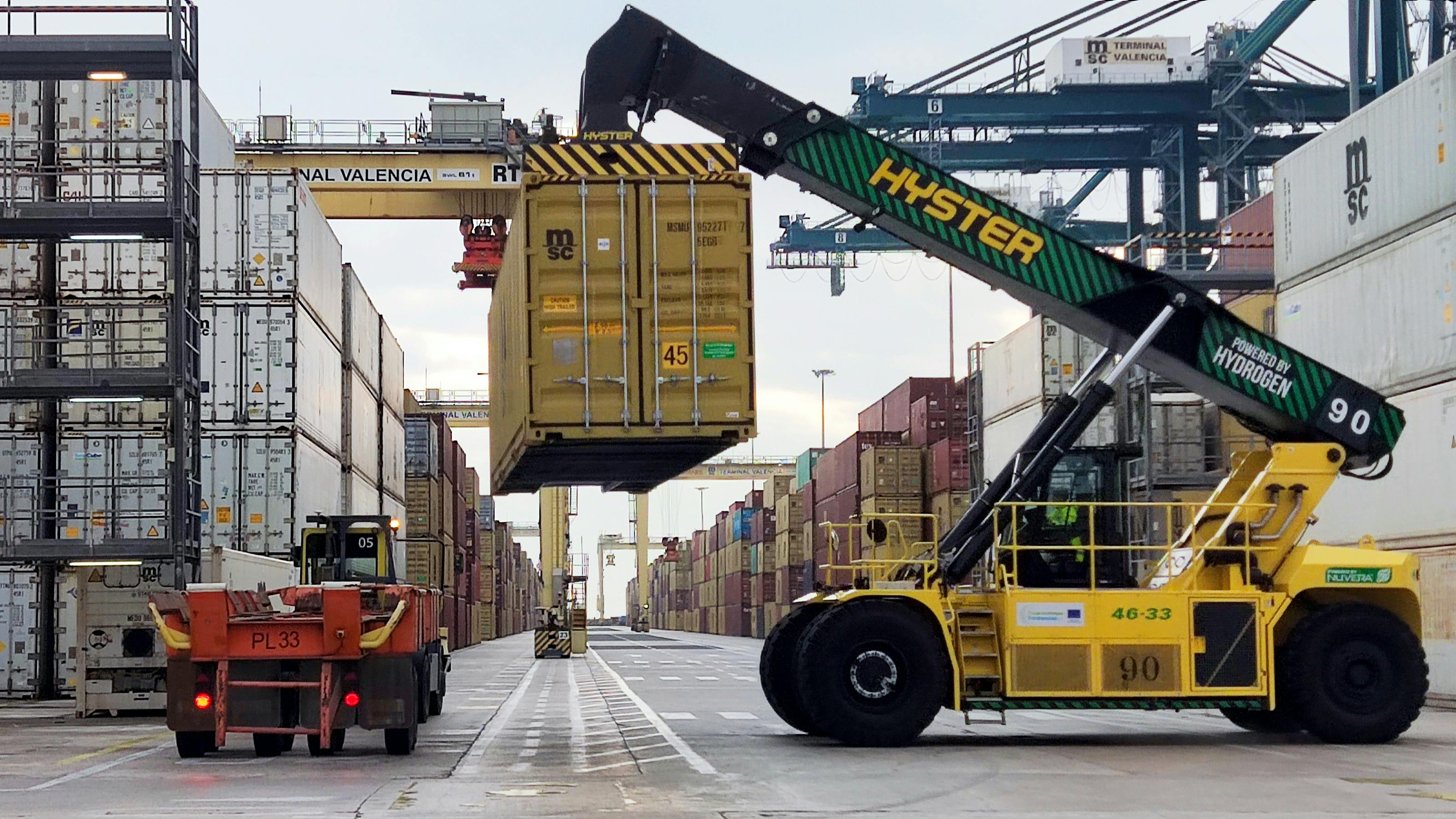 67f2a0579f4e43f36b34d6f0 1hfcreachstacker