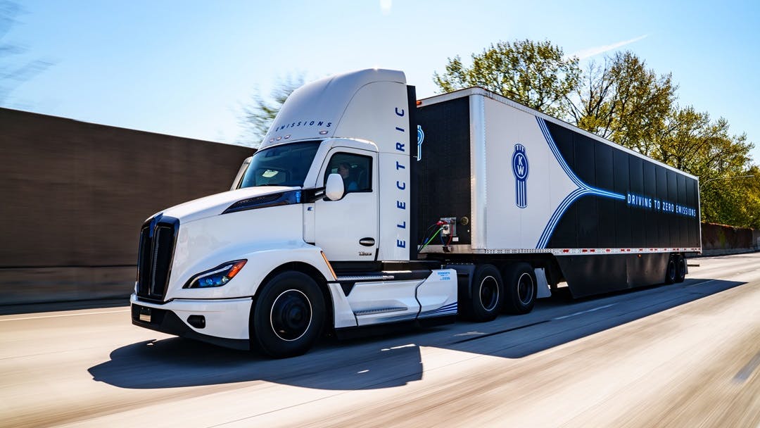 681d0ff1b224fe2a4b8f5f2d Kenworth T680esecondary