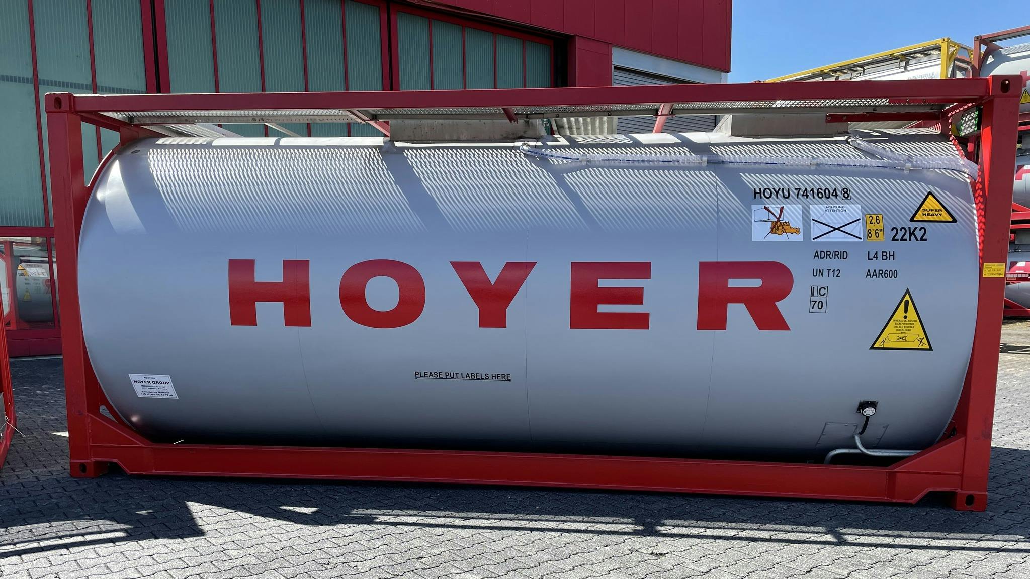 The Hoyer Group recently earned the EcoVadis Gold Medal for its comprehensive commitment in the areas of sustainability and responsible corporate governance. At the same time, the global logistics provider received ISO 50001 certification for its energy management system.