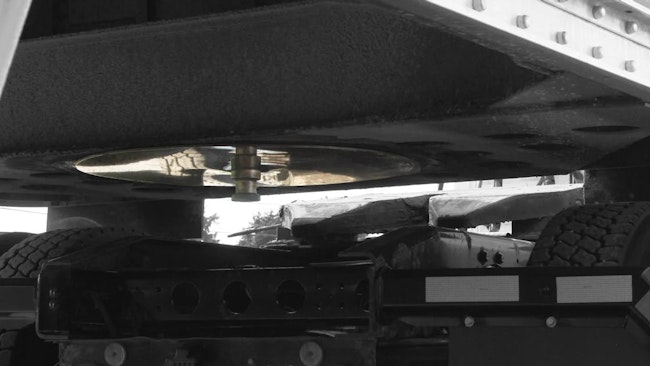 Minimizer’s new Clipless Slip Disk removes the metal retaining ring—and the need to grease the fifth wheel top plate and upper coupler.