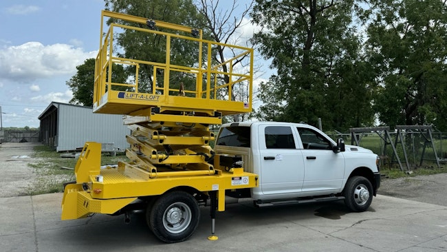 Lift-A-Loft’s TMP16 truck-mounted platform can extend above and traverse over railcars while maintaining a stable working environment.