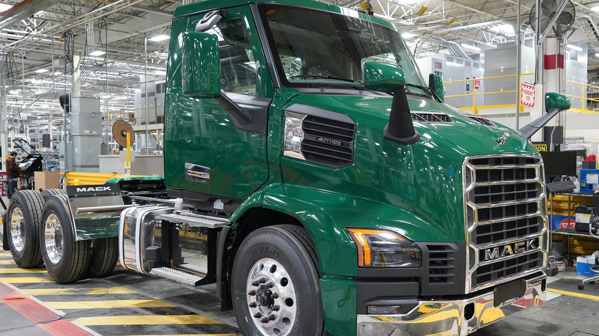 Designed for regional applications, including dry bulk hauling, the Mack Anthem offers a shorter bumper-to-back-of-cab, aerodynamic improvements, and a powerful MP13 engine, delivering up to 10% better fuel economy and increased payload capacity.