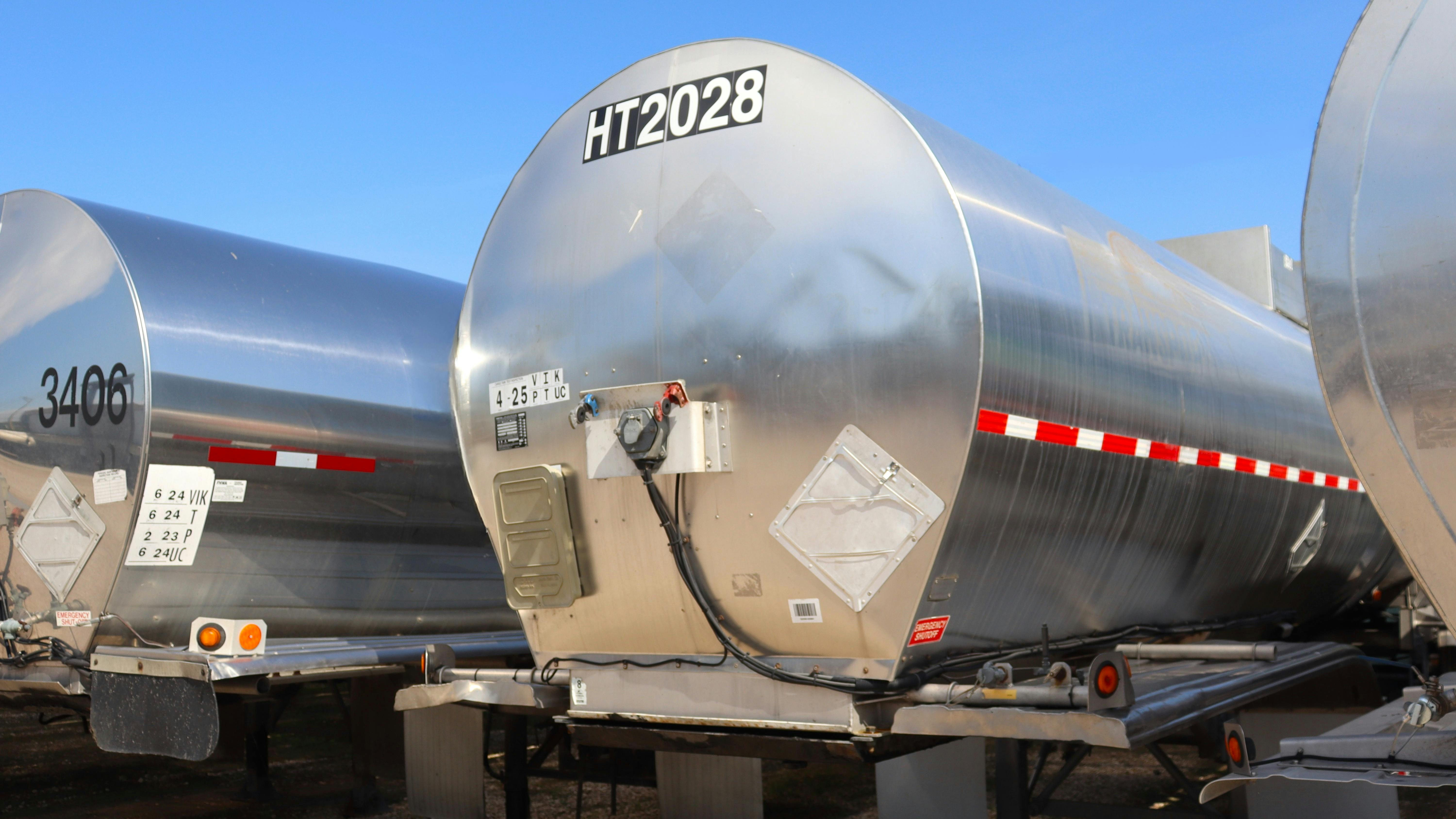 Trailer manufacturers saw a positive end to 2025, with December orders beating expectations, according to ACT Research data. But persistent cancellations, especially in the tank segment, highlight ongoing market fragility.
