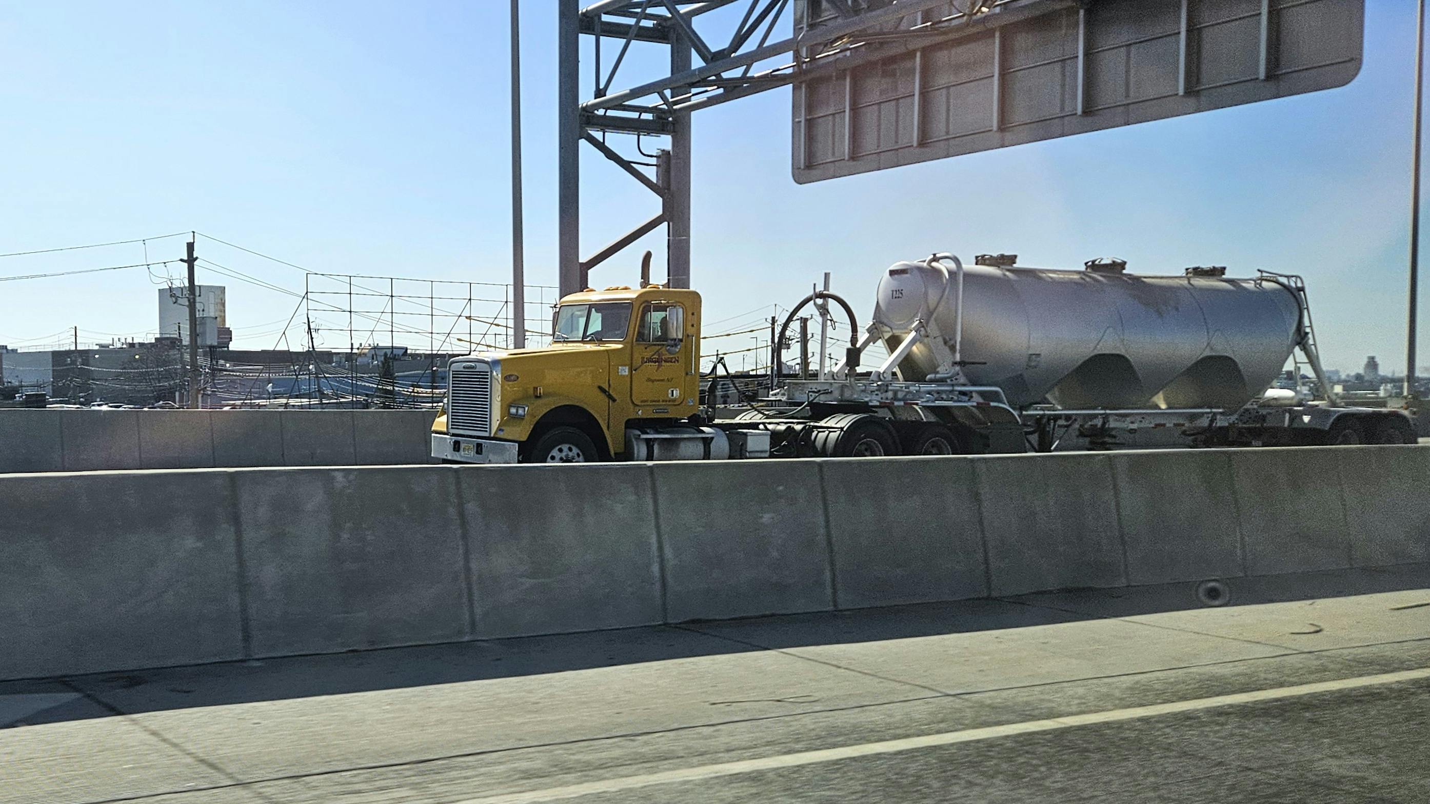 U.S. trailer orders in January remained above 20,000 units, showing resilience despite being below the 10-year average. Industry analysts highlight mixed signals from freight market improvements and ongoing cost and trade uncertainties affecting demand and pricing.