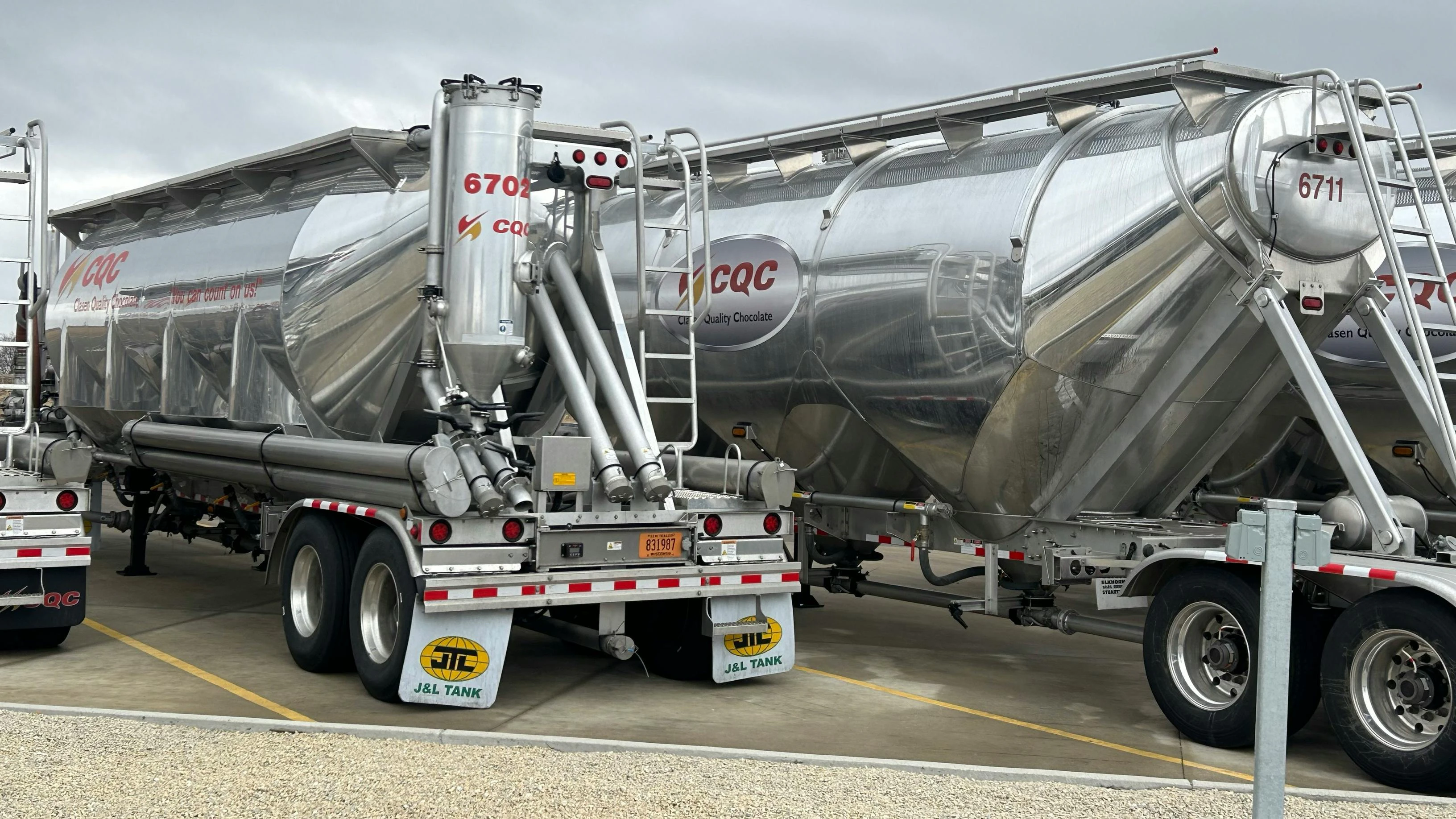 69aef11a097fa818d2198696 Tanks