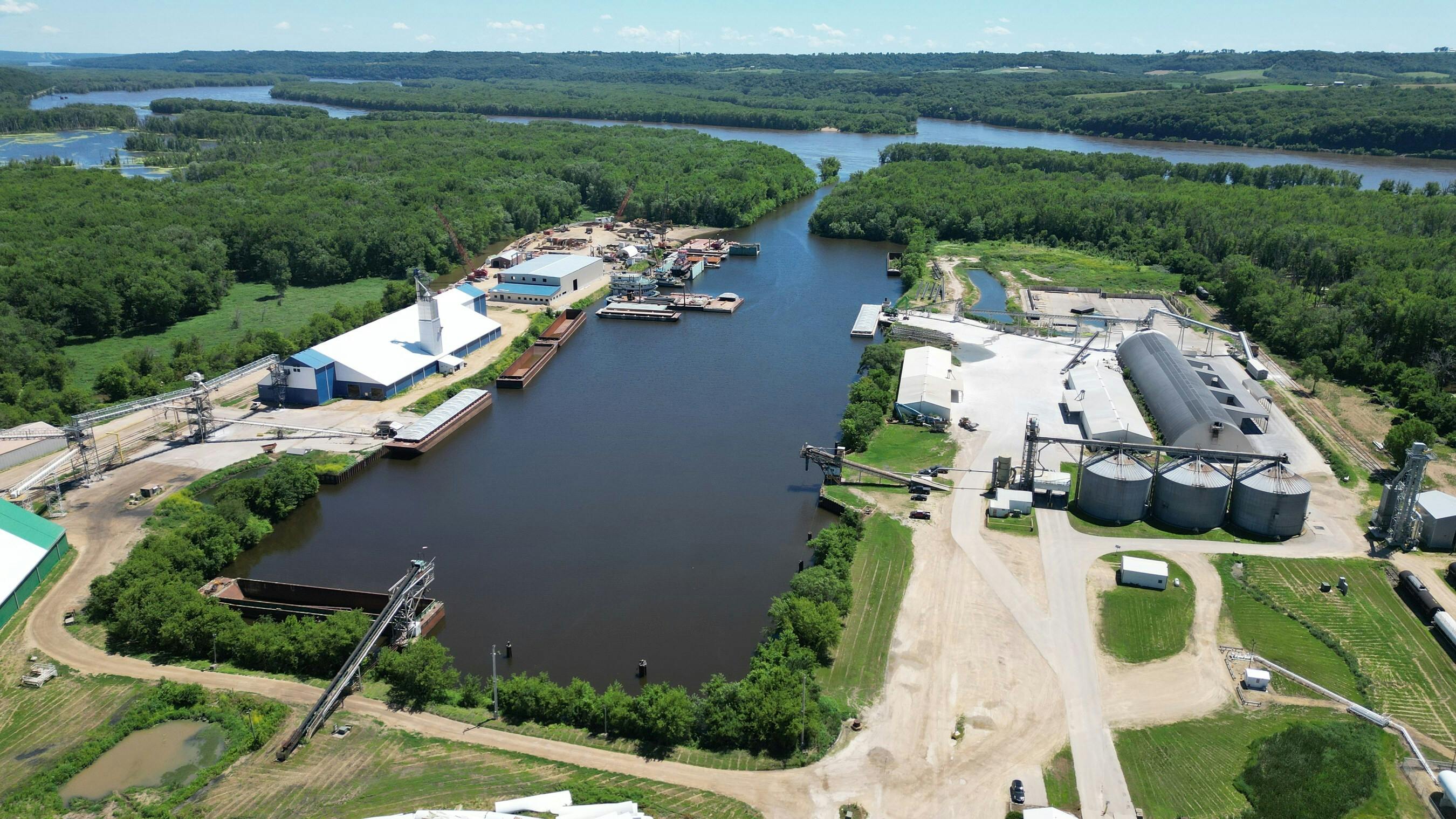 Travero's LPD terminal in East Dubuque, Illinois, is a 100-acre, multimodal marine facility.