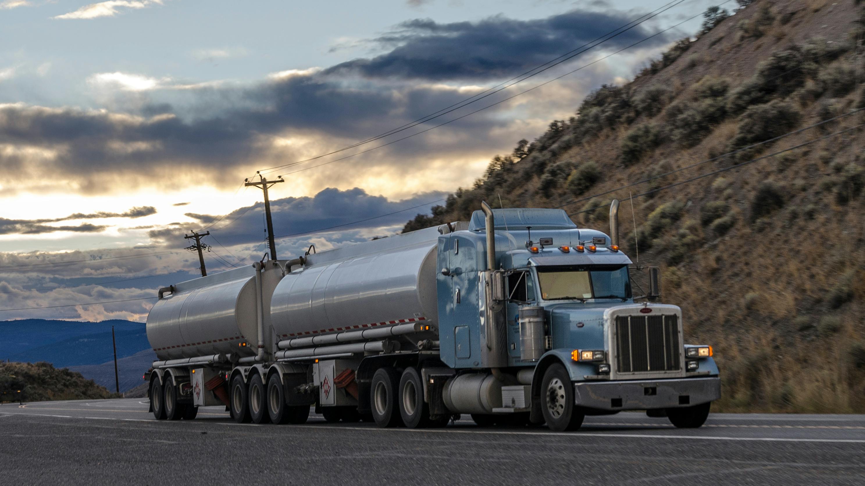 U.S. trucking activity increased modestly by 0.3% in March, marking the largest year-over-year gain since October 2022 and reflecting a robust start to 2026 with a 2.1% rise in tonnage for the first quarter.