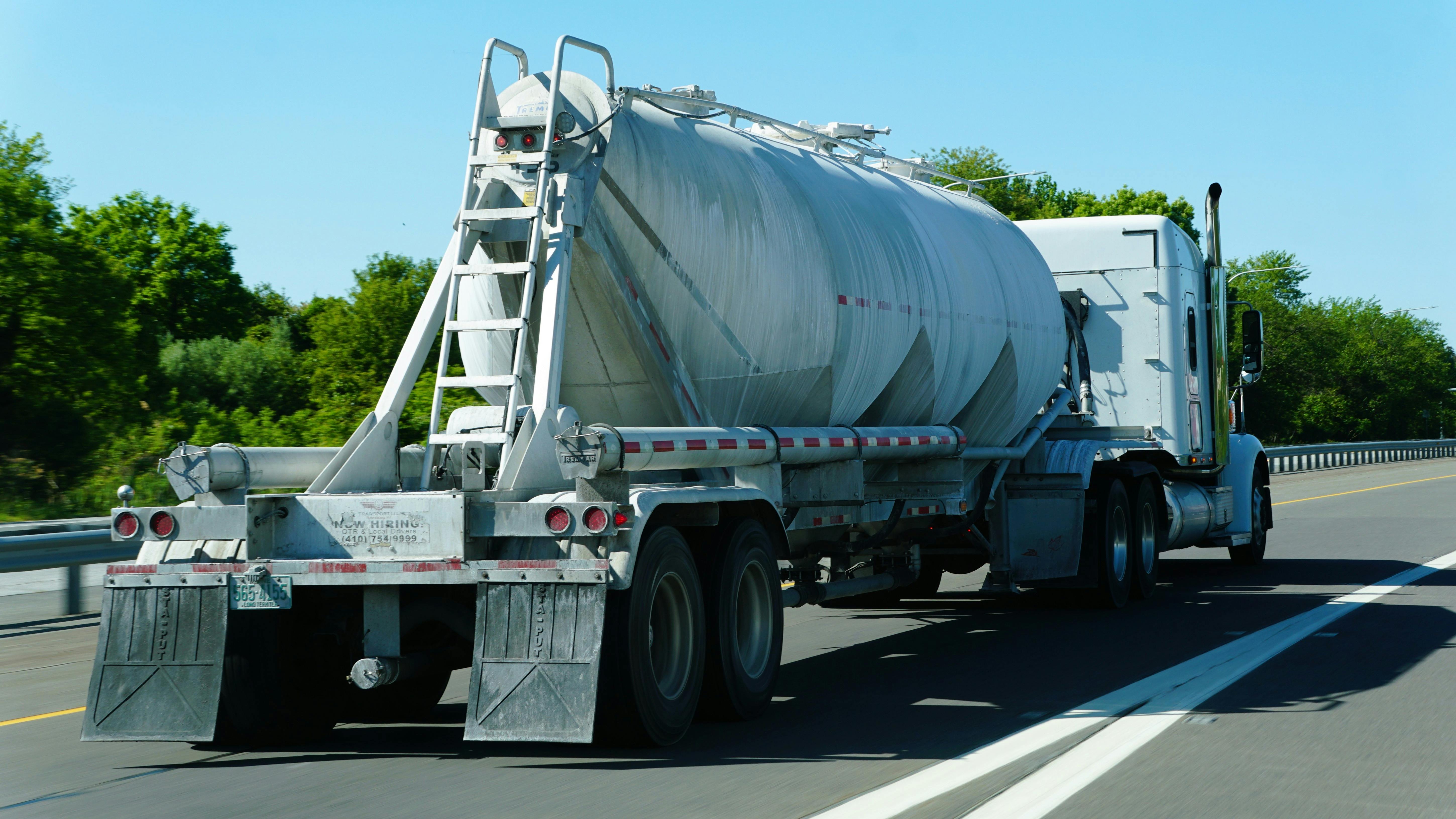 May 2026 saw a remarkable increase in U.S. trailer orders, with both ACT and FTR reporting over 20,000 units, marking significant year-over-year gains despite ongoing production and cost challenges.
