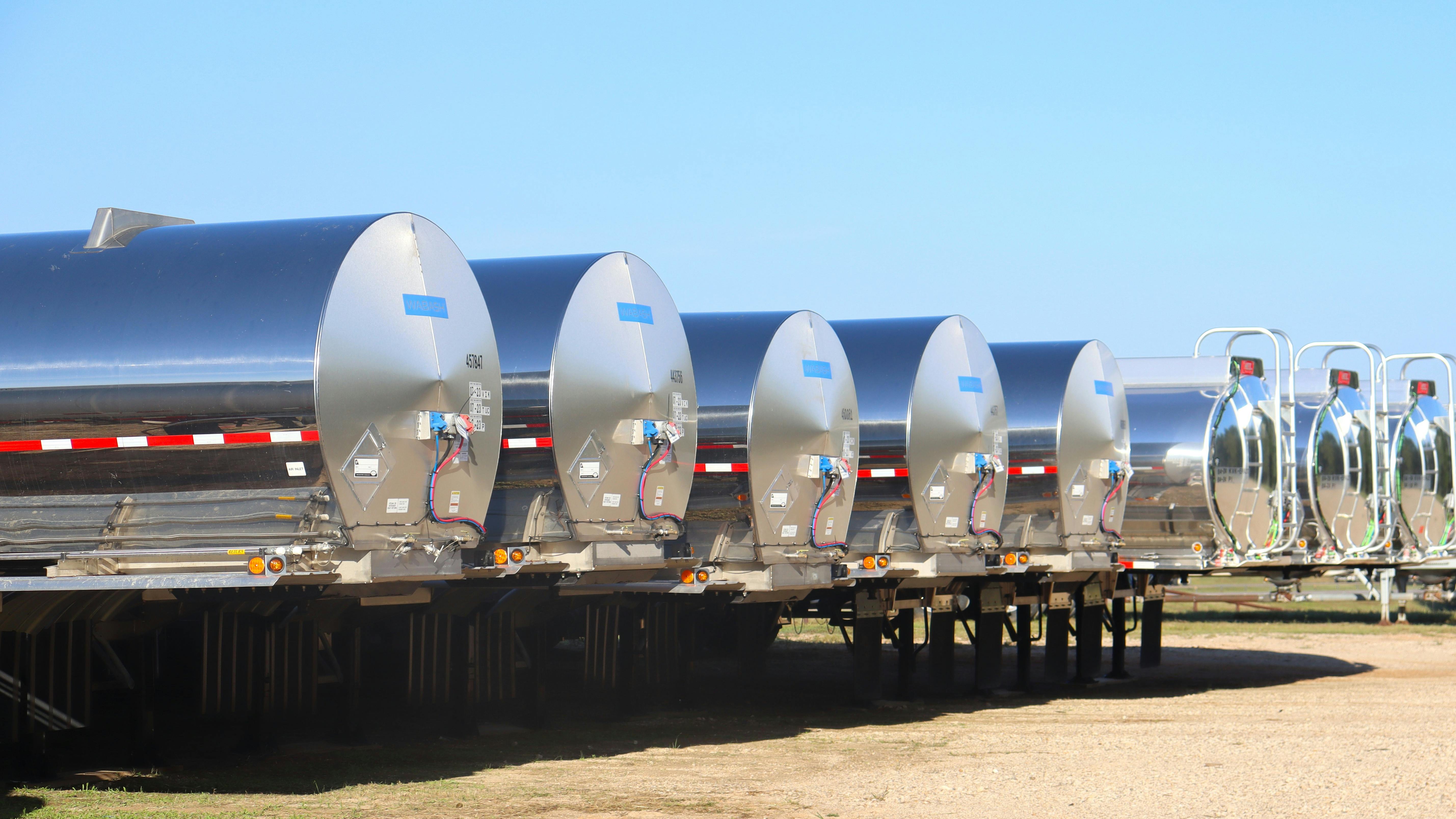 Commercial fleets continue to balance equipment replacement strategies with ongoing economic and supply chain considerations as the commercial vehicle industry navigates shifting market cycles.