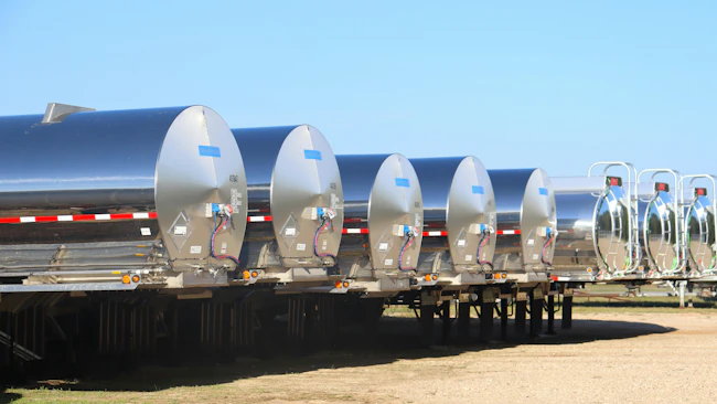 Commercial fleets continue to balance equipment replacement strategies with ongoing economic and supply chain considerations as the commercial vehicle industry navigates shifting market cycles.