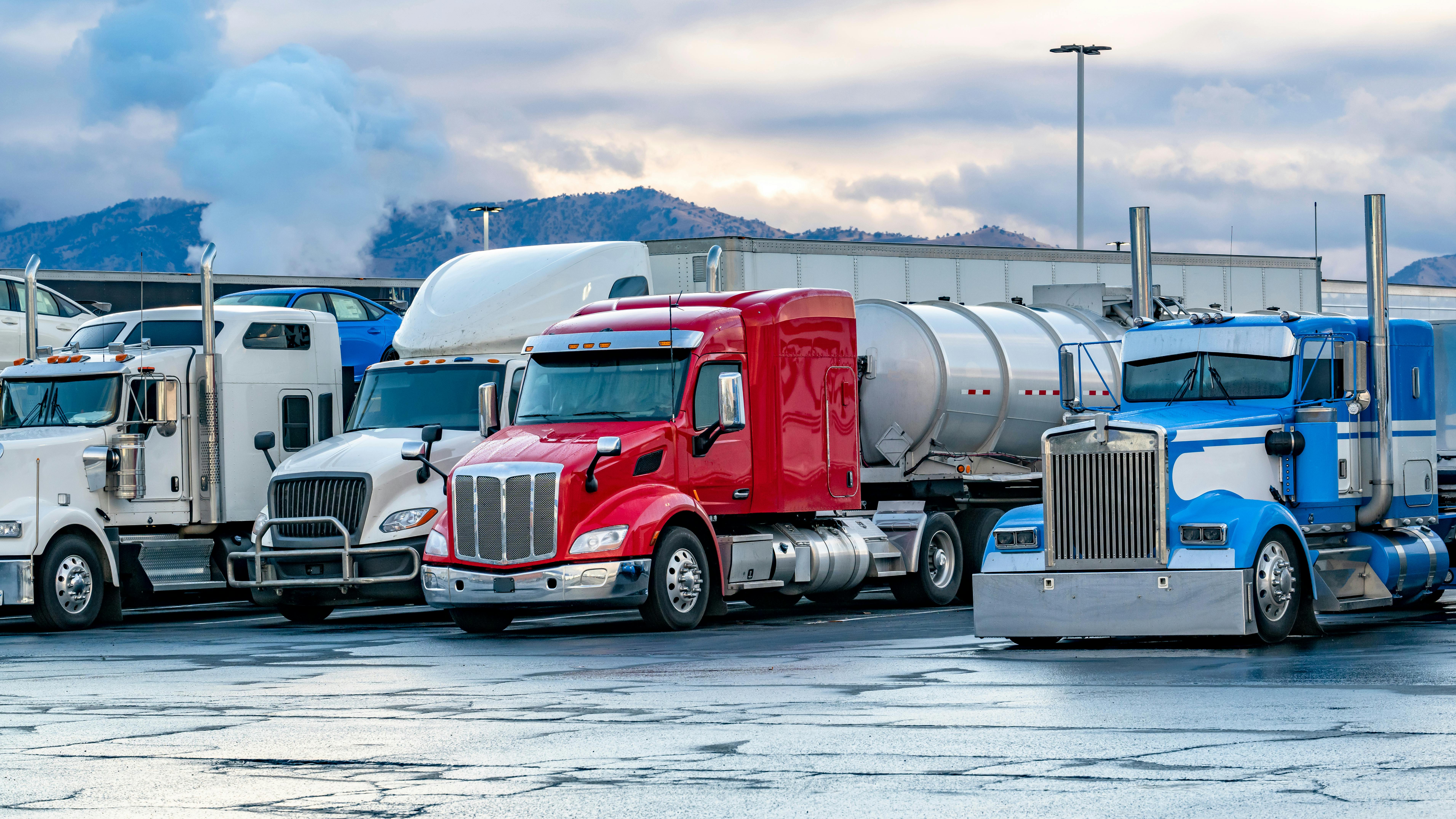 Commercial fleet market trends: North American truck orders held strong in July as fleet demand outpaced available 2026 build slots, pushing carrier focus toward 2027 equipment availability and EPA regulatory guidance.