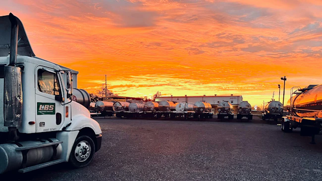 The expert team at Liquid Bulk Services keeps essential chemical tank fleets rolling safely from sunrise to sunset. Step inside their 2-acre St. Gabriel, Louisiana, location to see how this dynamic family-owned shop tackles everything from routine maintenance to heavy barrel overhauls.