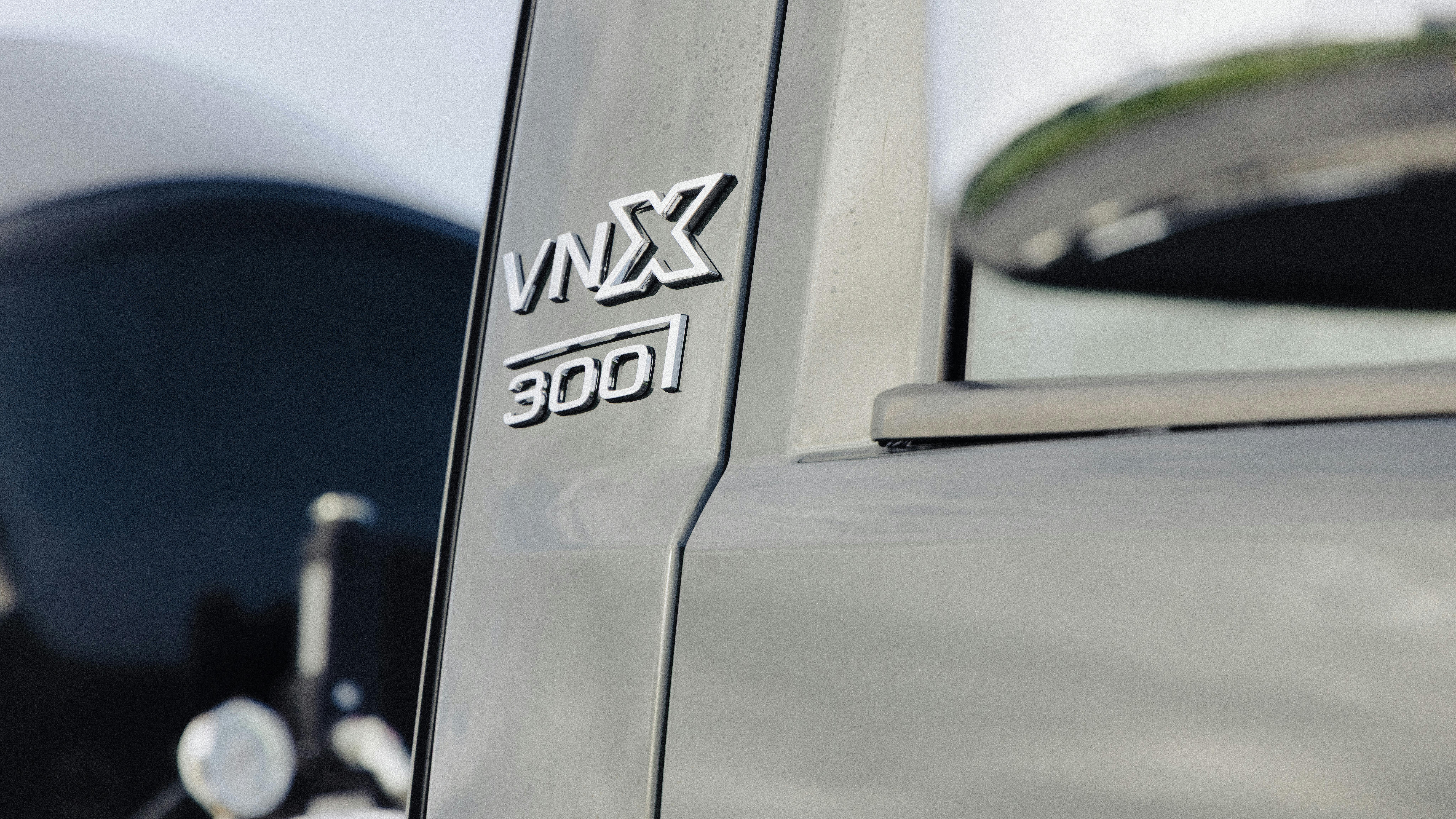 The all-new Volvo VNX brings heavy-duty versatility to the forefront, offering specialized fleets a highly customizable daycab or sleeper platform that balances off-road capabilities with advanced safety technology.